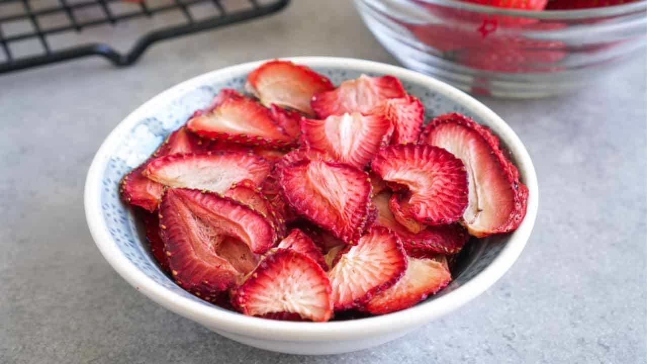 تصویر 1 از توت فرنگی خشک با طعم طبیعی و ماندگاری طولانی